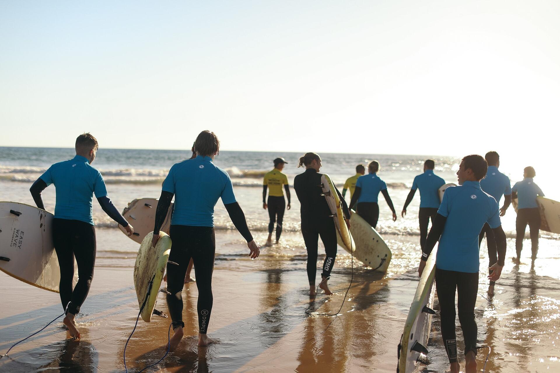 AMAR group surf lesson on Praia de Faro